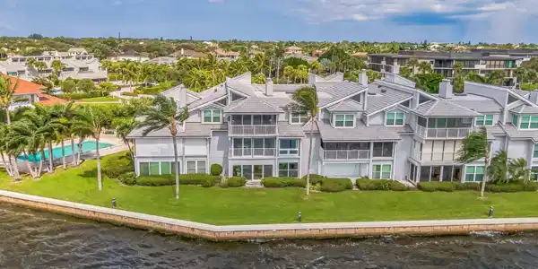 901 Bay Road