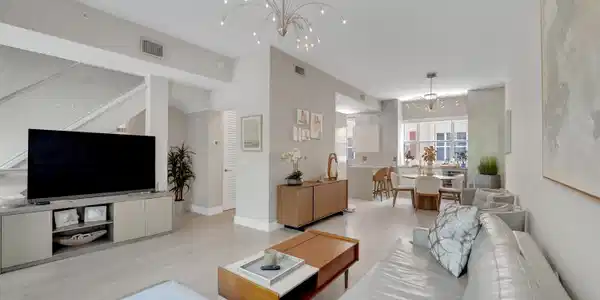 Image 4: Living Room