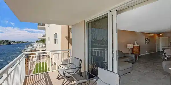 1050 Hillsboro Mile