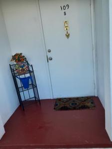 2050 NE 39th St