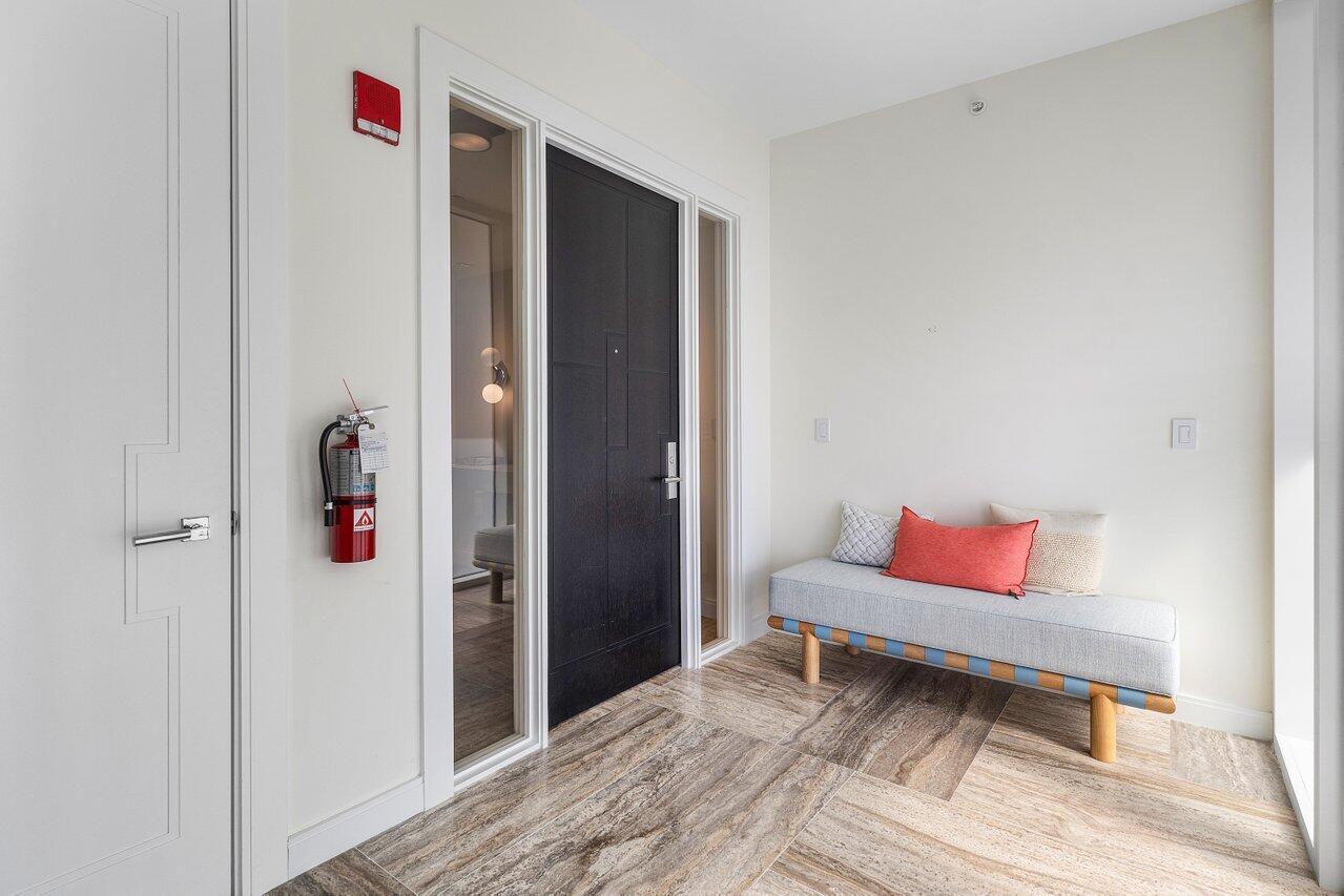 Image 3: Private Elevator Entry