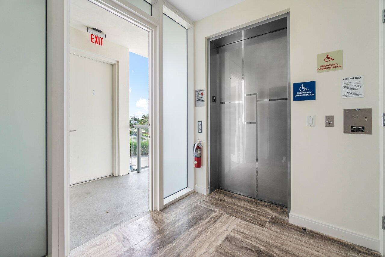 Image 4: Private Elevator Entry