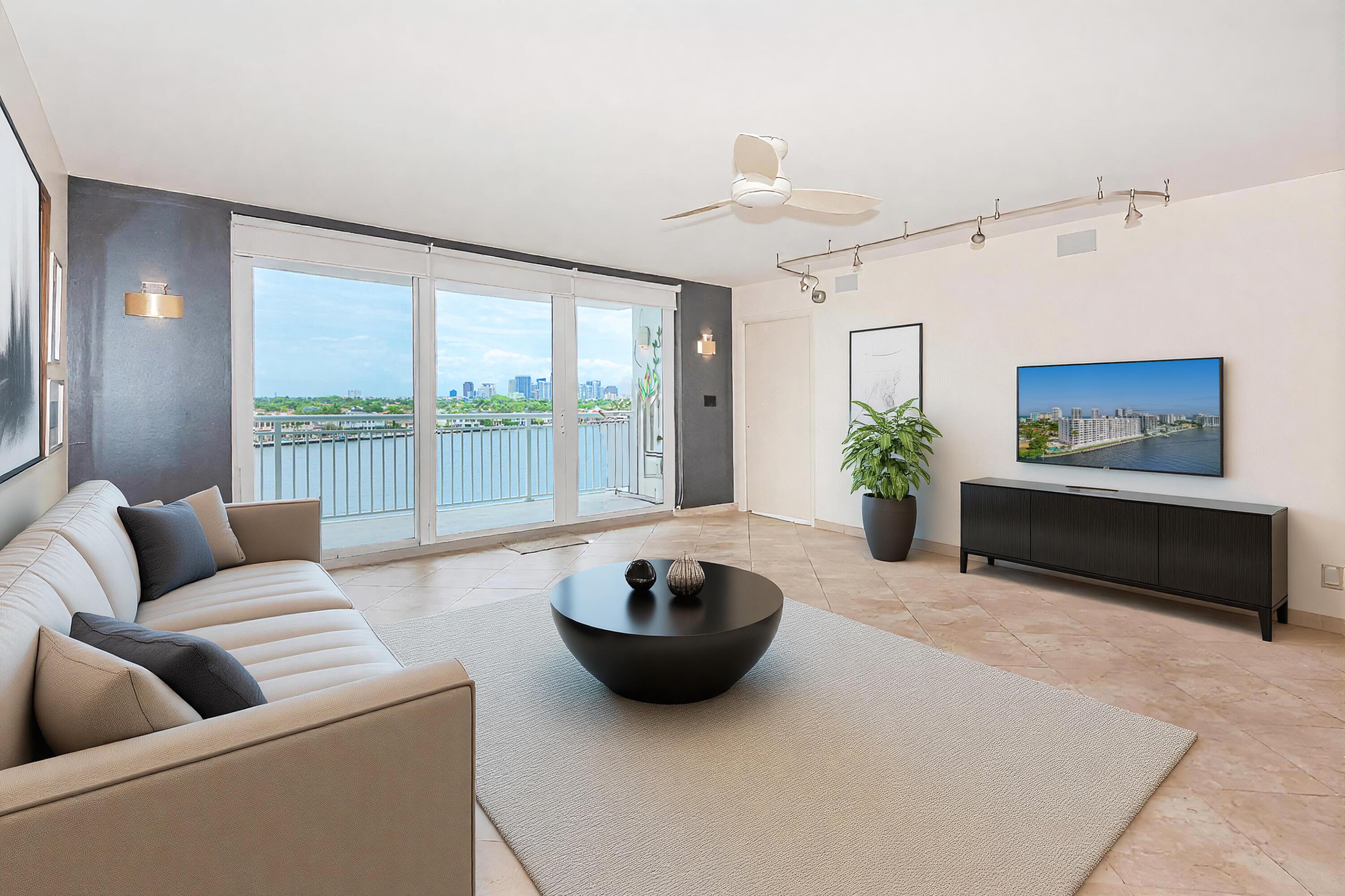 Image 2: 2-707 -LIVING SPACE
