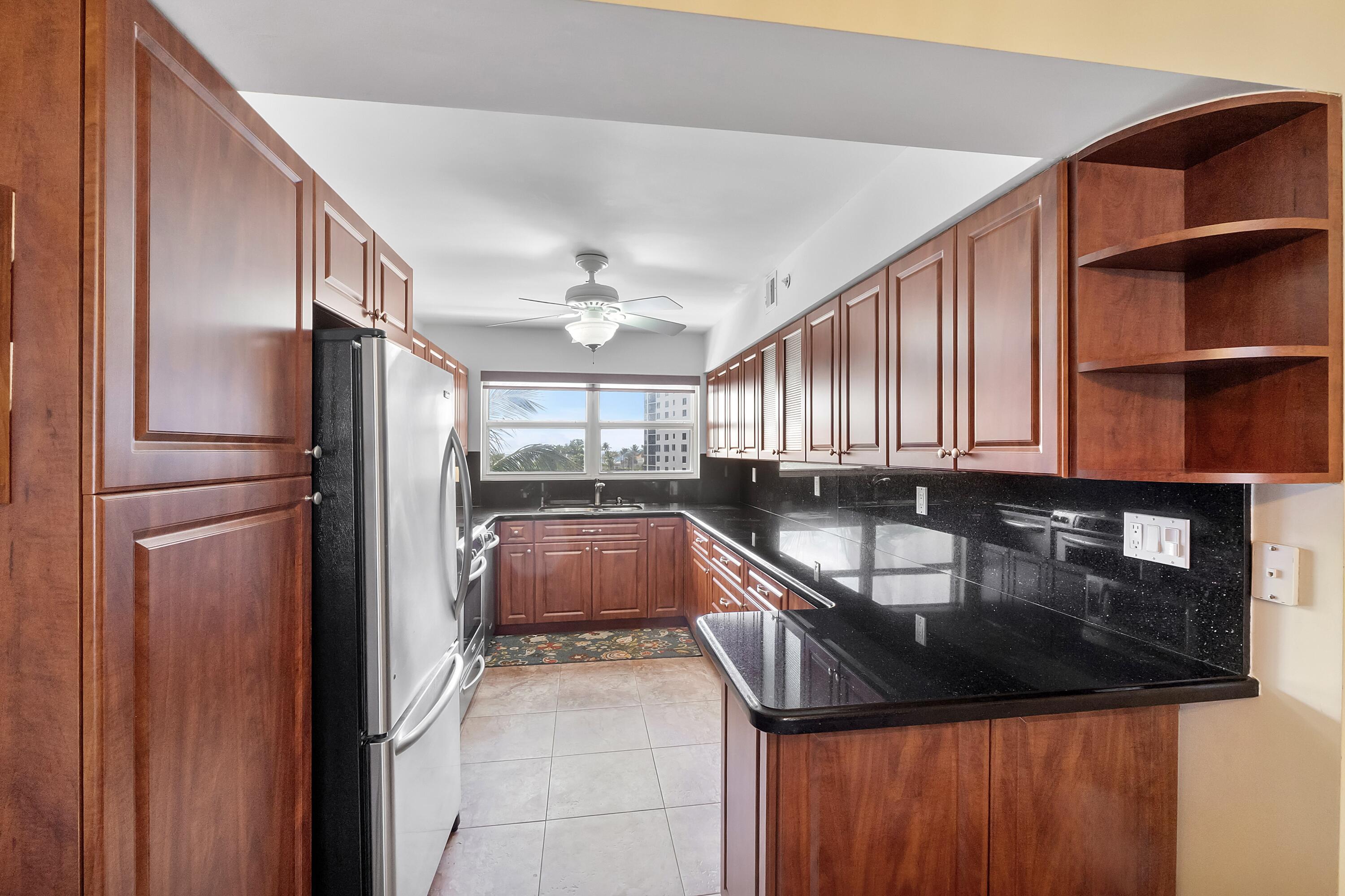 Image 4: 3310 S Ocean Blvd u528_002