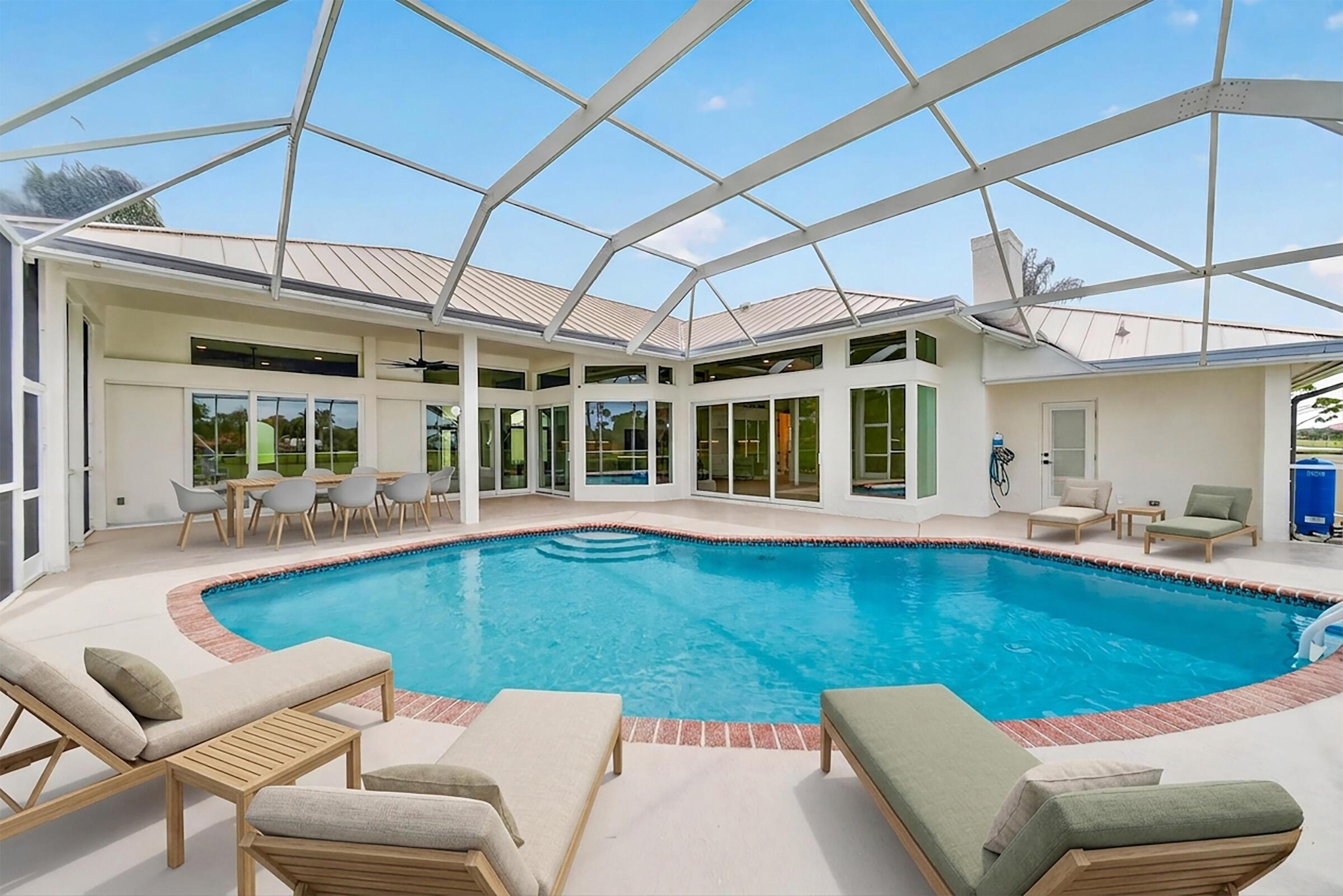 Image 4: outdoorliving1staged
