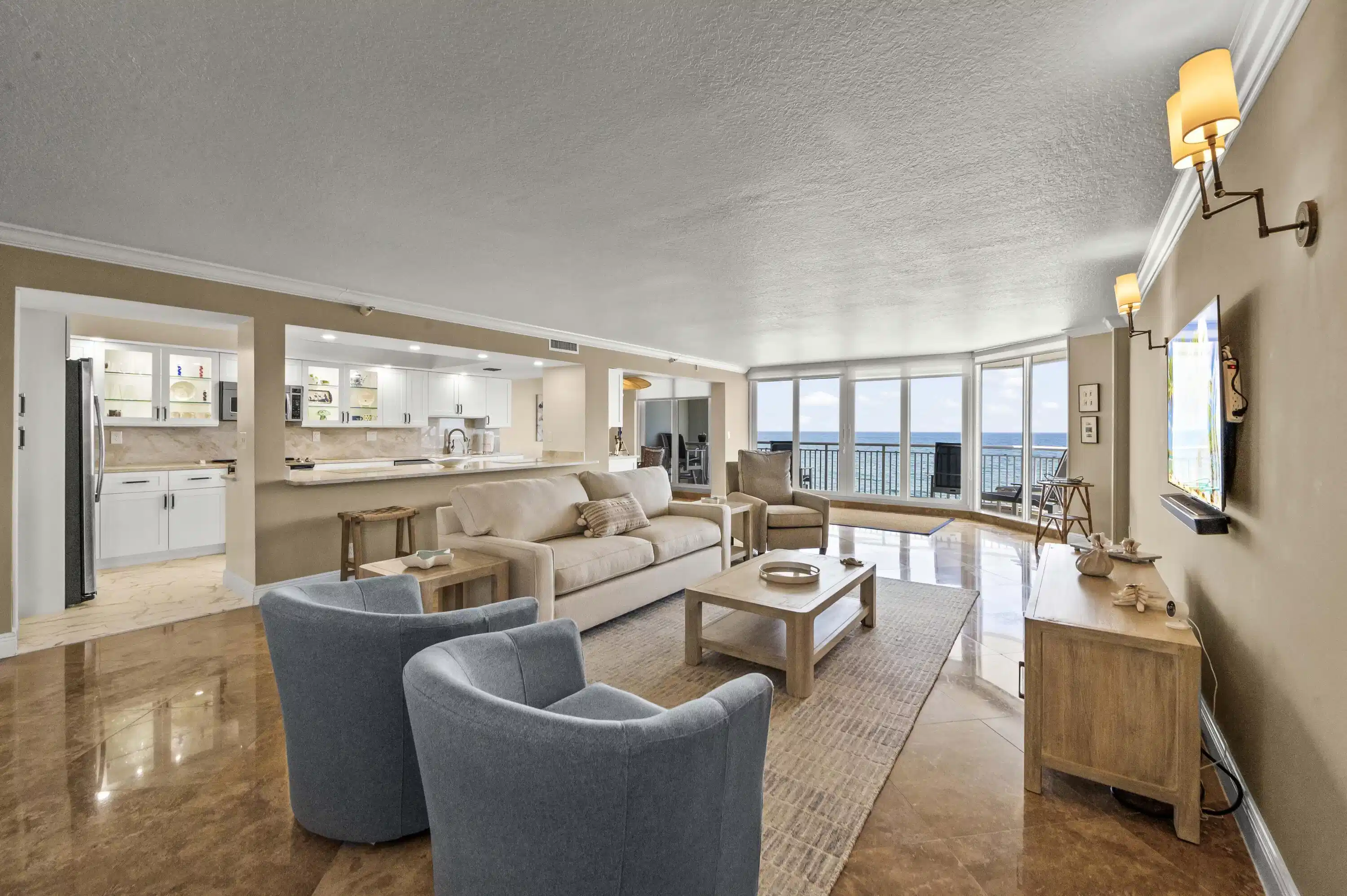 Image 1: 00 - living room_kitchen