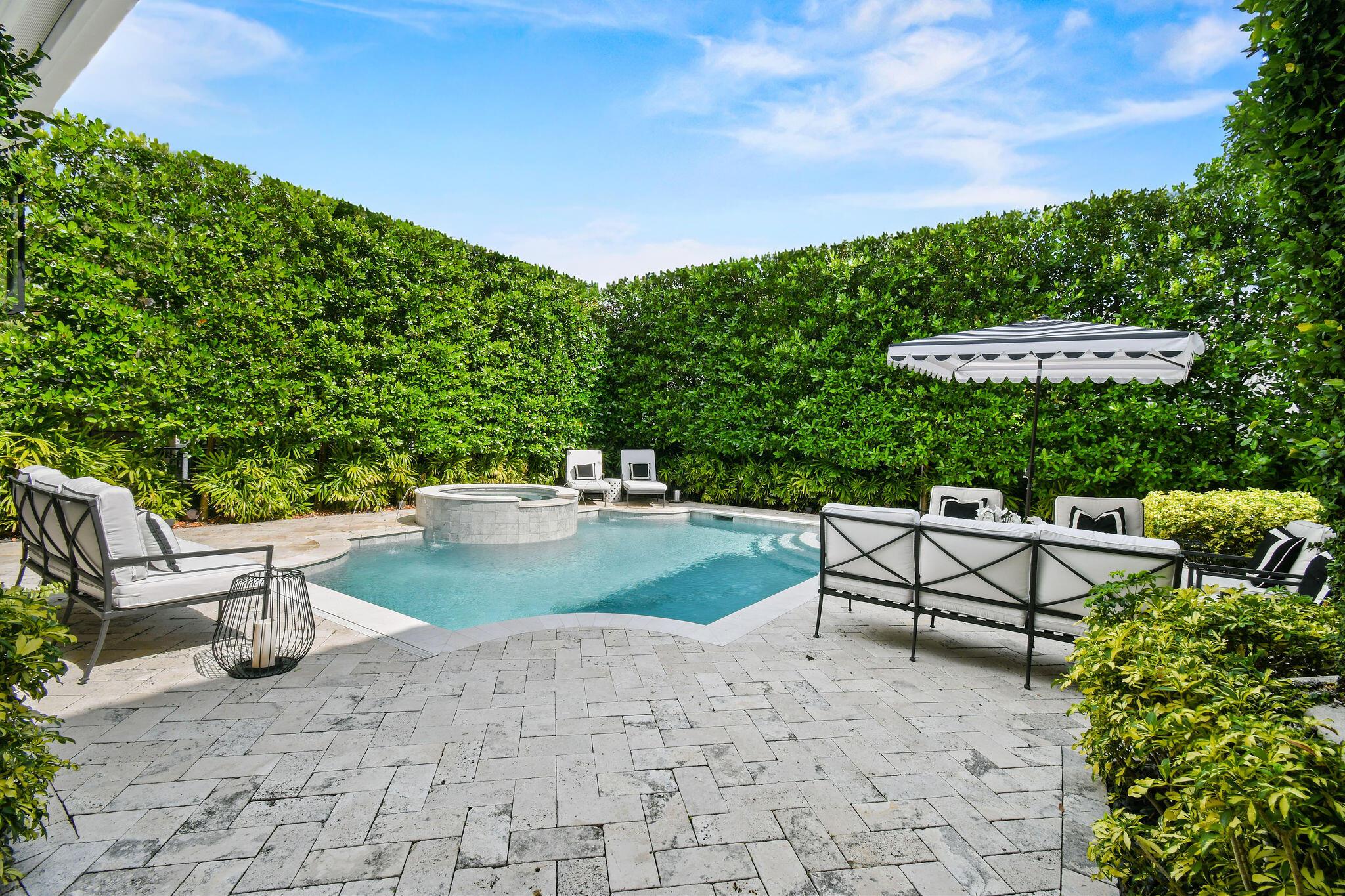 Image 4: Spacious Patio