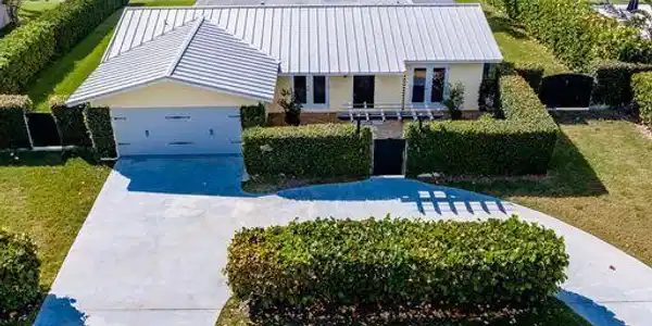 21 Dolphin Drive