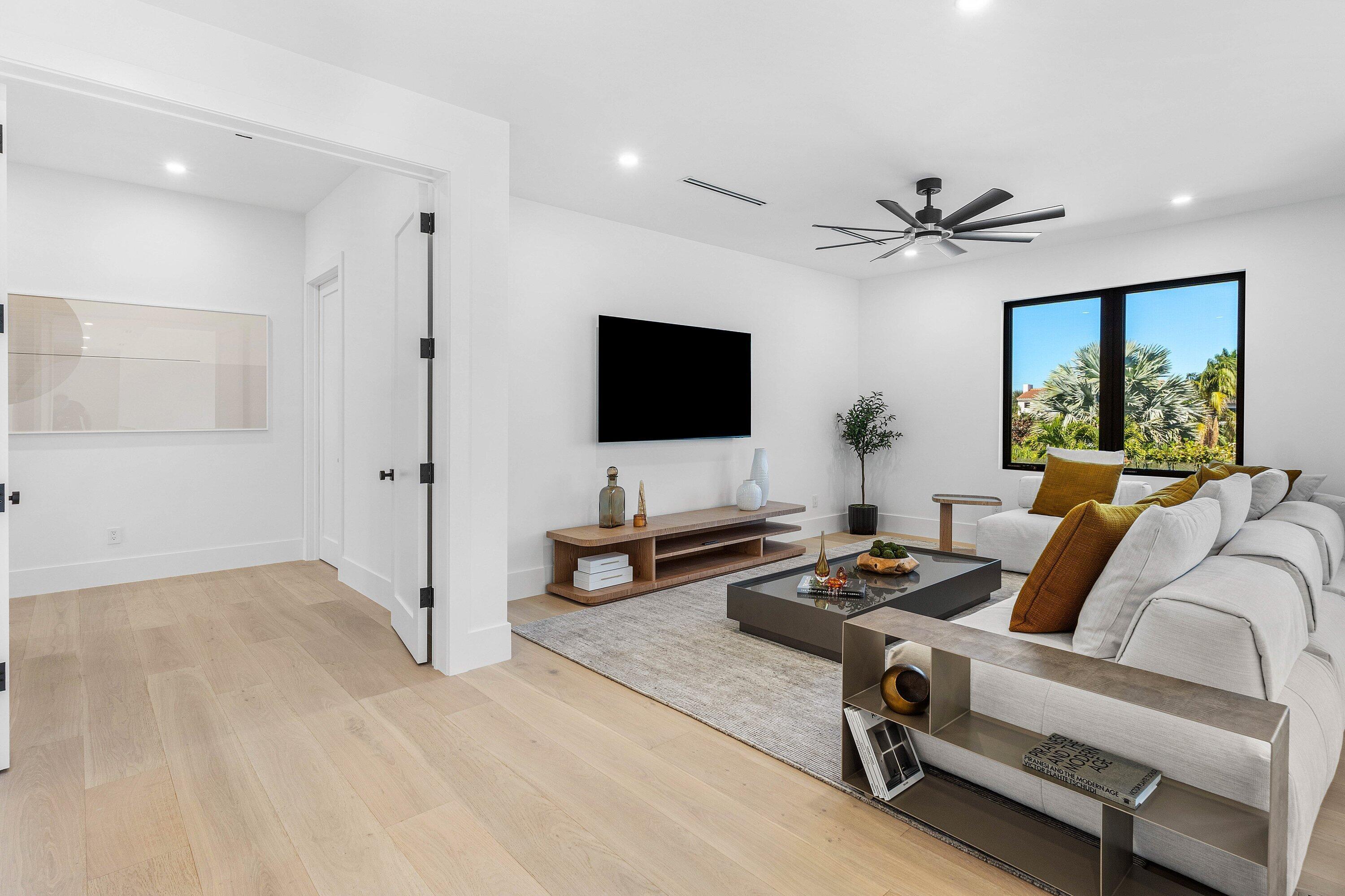 Image 4: 020-368ChurchillRoad-WestPalmBeach-FL-33