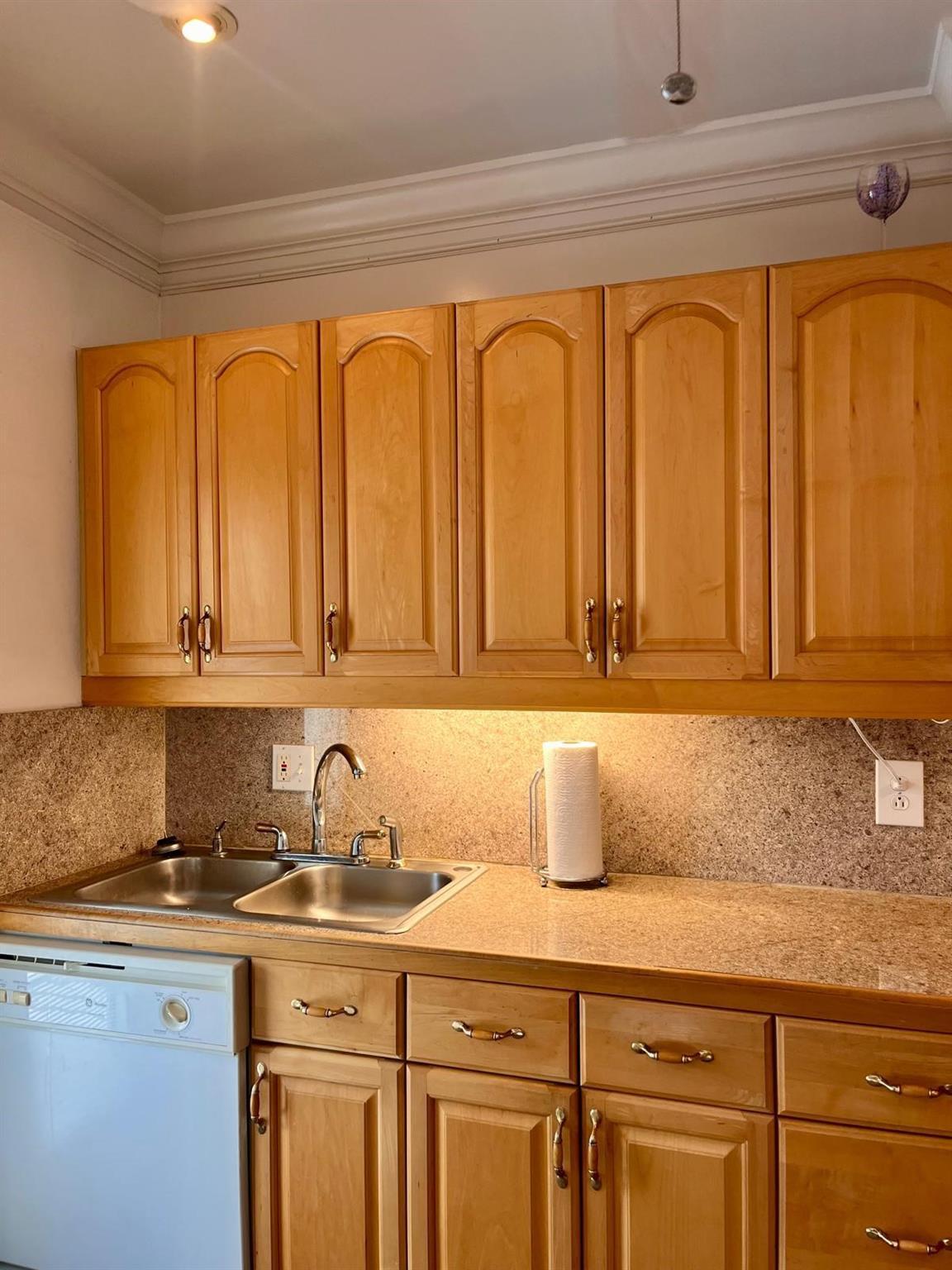 Image 3: Open concept kitchen