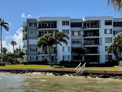 8200 Lakeshore Drive