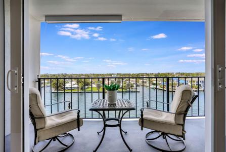 521 N Riverside Drive