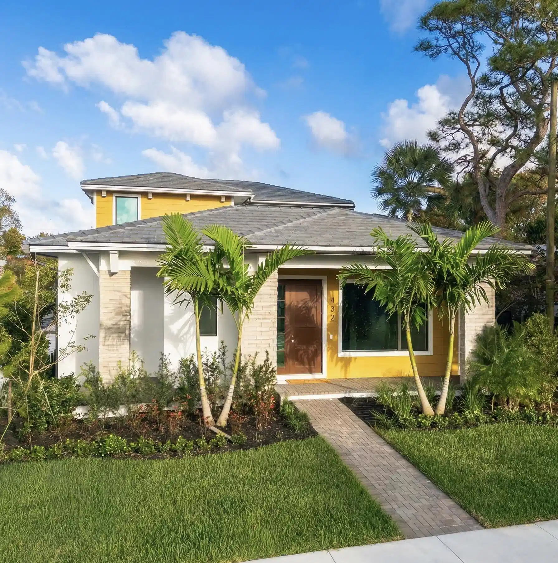 Image 1: 432 NW North River Dr