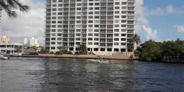 1401 N Riverside Dr