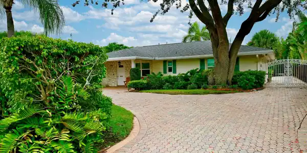 129 Alhambra Place