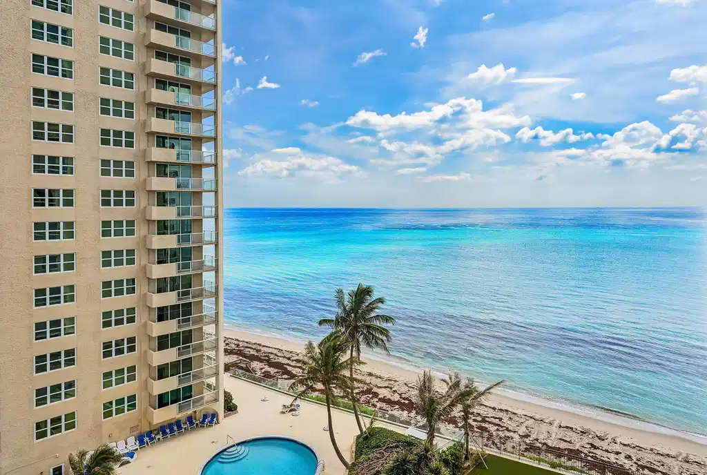 Image 1: 028-5420NorthOceanDrive-905-RivieraBeach