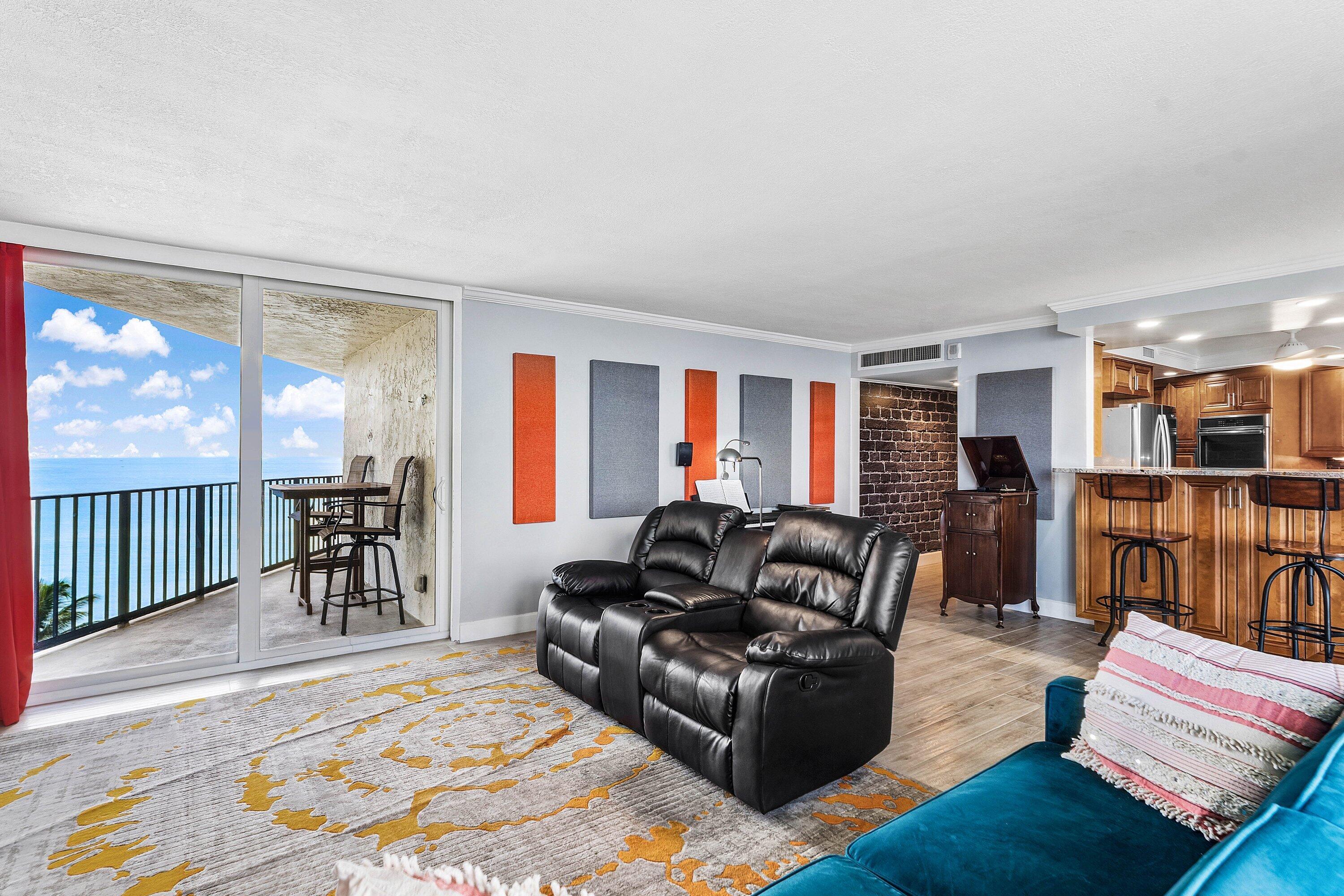 Image 2: 014-5420NorthOceanDrive-905-RivieraBeach