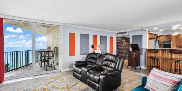 Image 2: 014-5420NorthOceanDrive-905-RivieraBeach