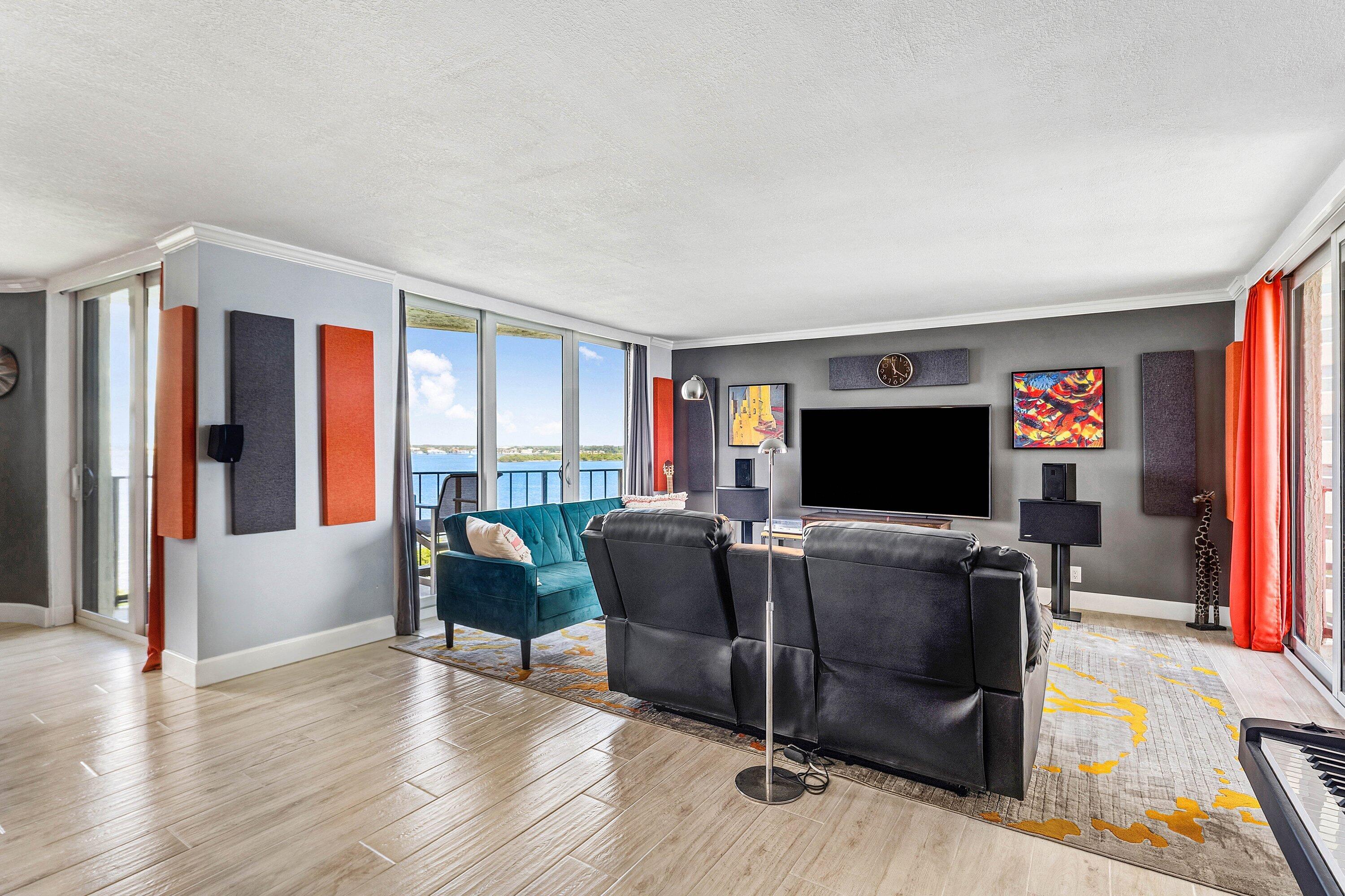 Image 3: 011-5420NorthOceanDrive-905-RivieraBeach