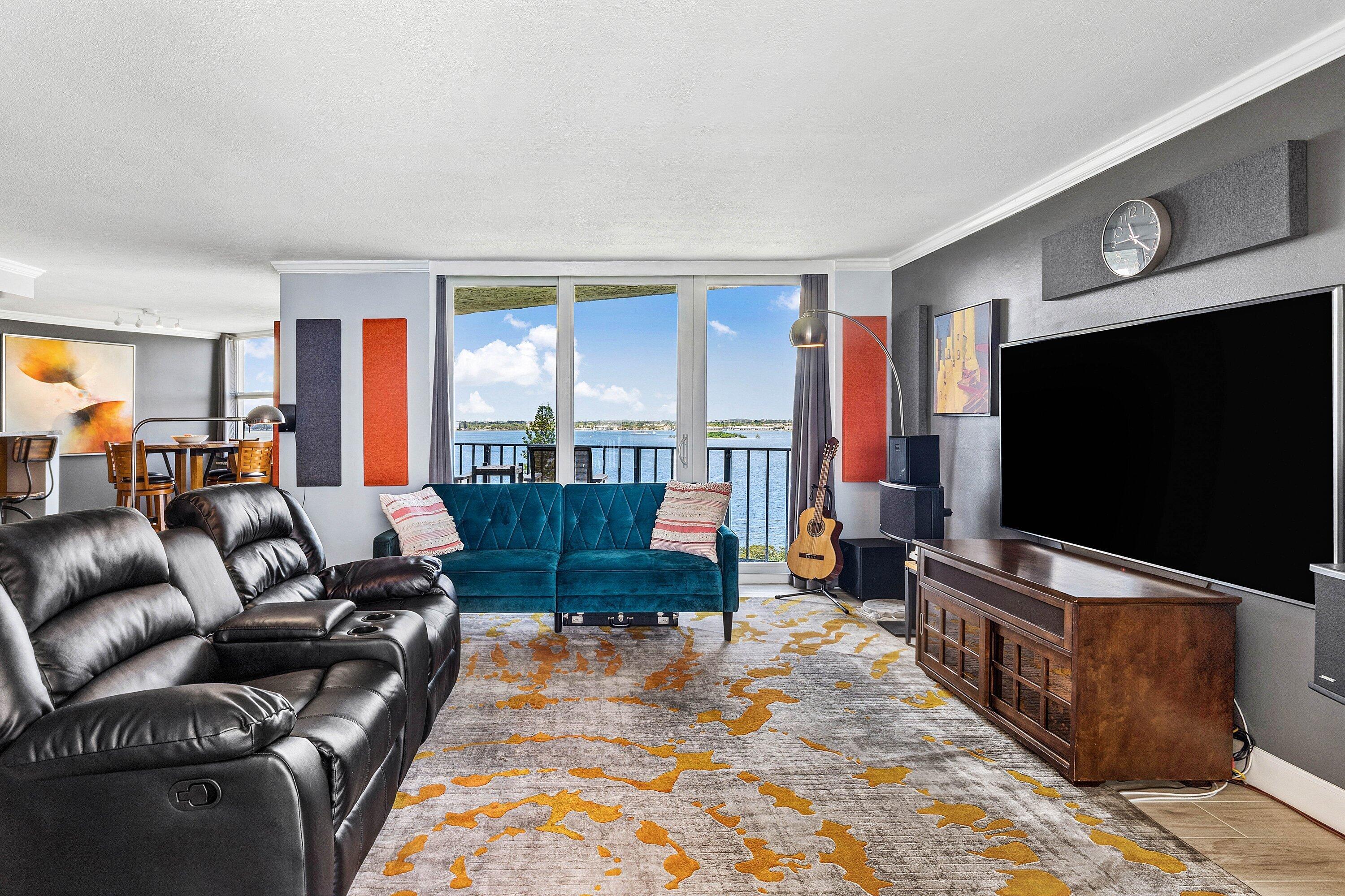 Image 4: 013-5420NorthOceanDrive-905-RivieraBeach
