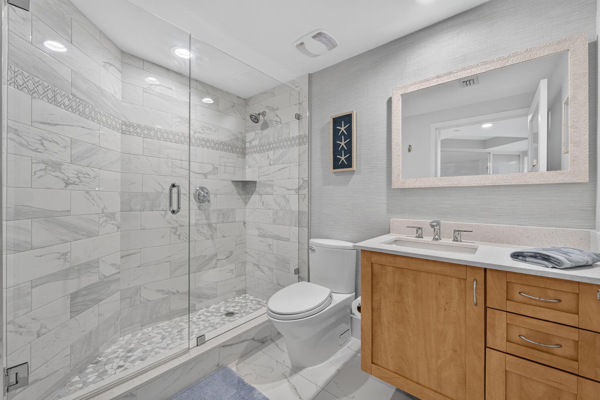 Image 4: guest bath #1
