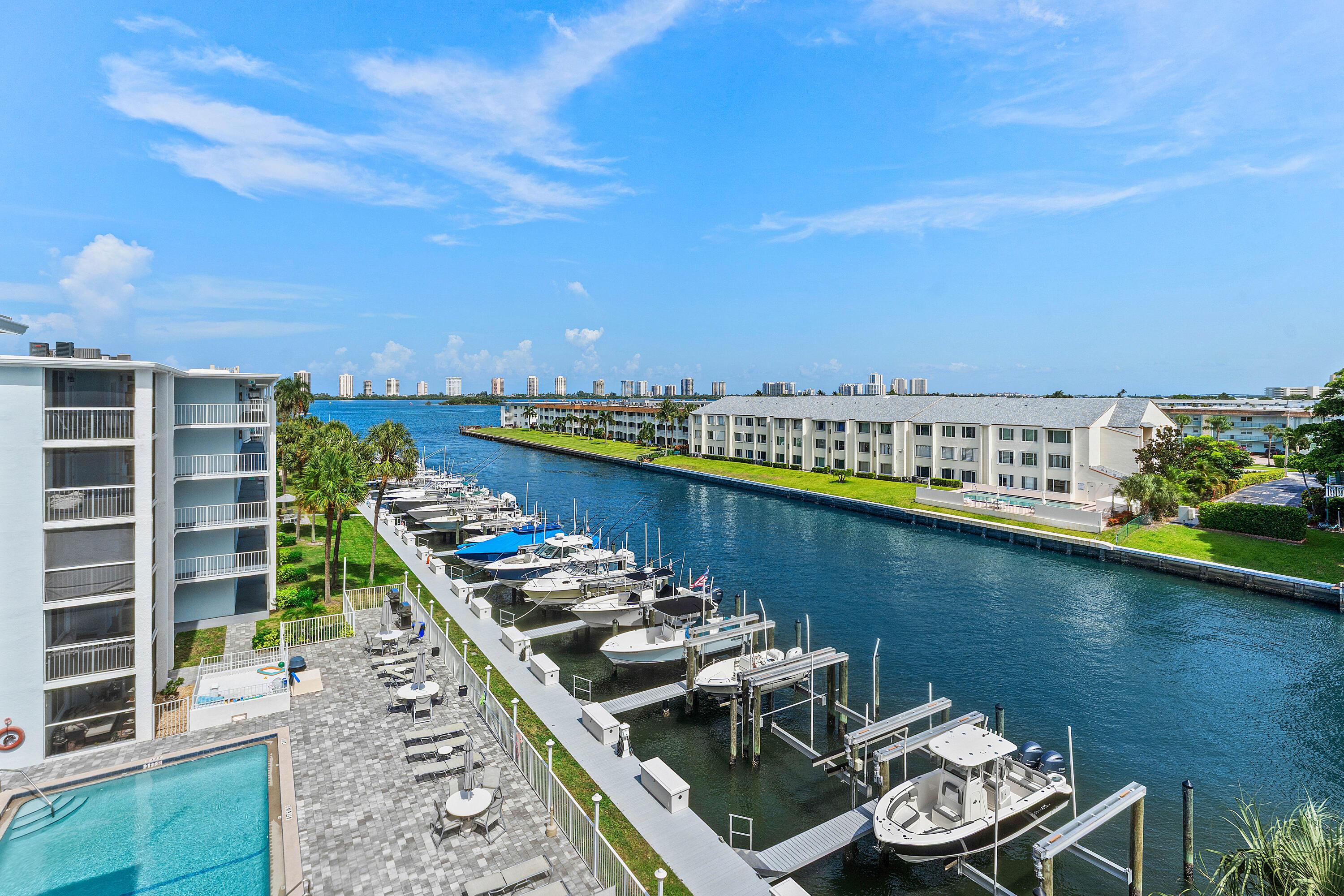 Image 3: 003-108ParadiseHarbourBoulevard-502-Nort