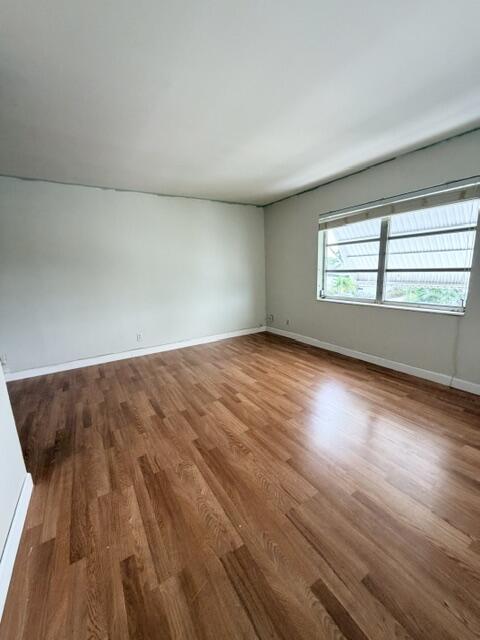 Image 3: Living Room