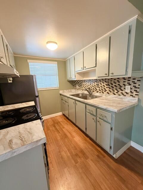 Image 4: Kitchen