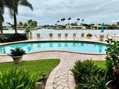 725 N Riverside Dr