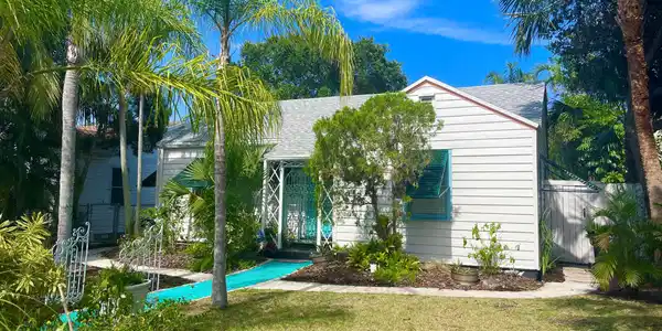 706 N Ocean Breeze