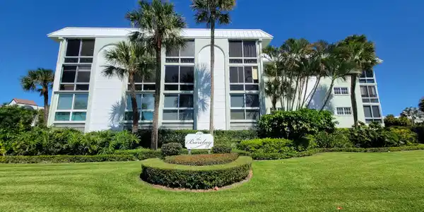 Image 3: The Barclay Front