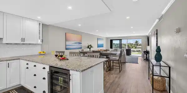Image 4: Kitchen Looking South