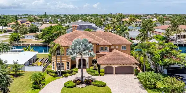 Image 2: 929 Banyan Dr (1)