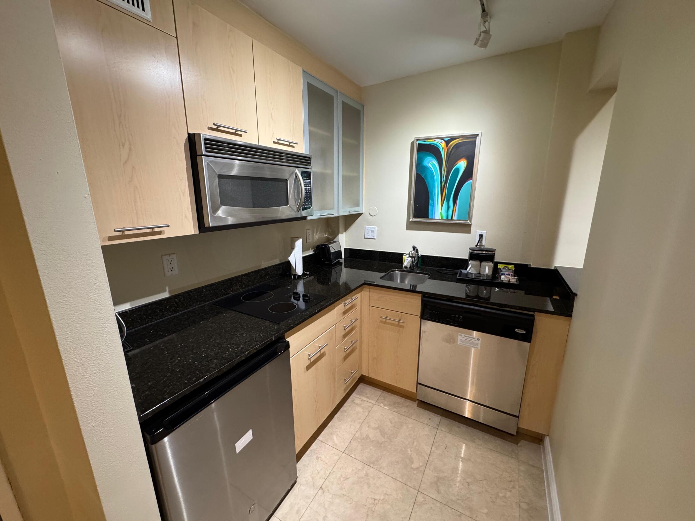 Image 4: kitchen