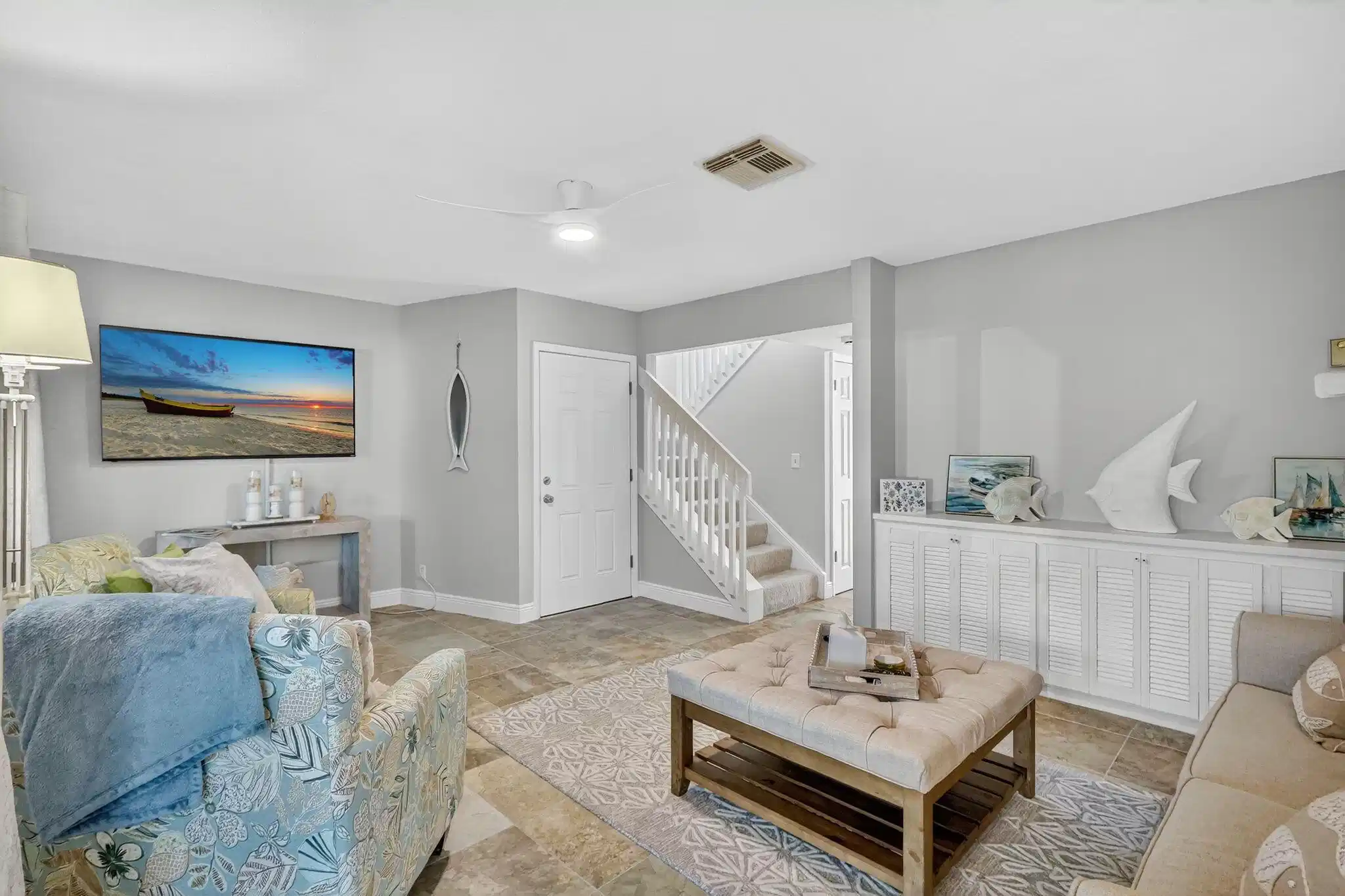 Image 1: Living Room
