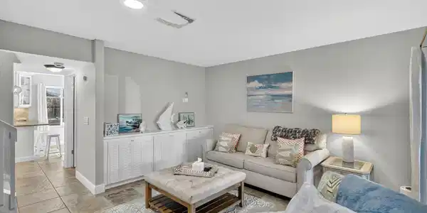 Image 3: Living Room
