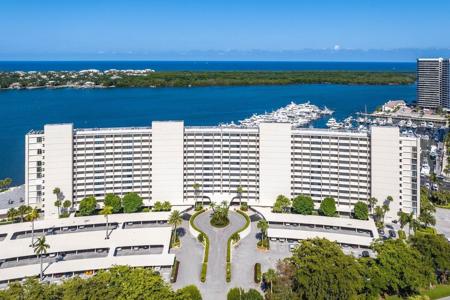 124 Lakeshore Drive