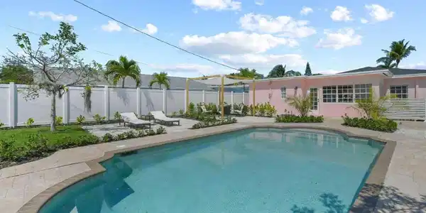 815 N Ocean Breeze