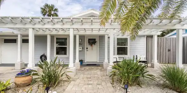 452 Arricola Avenue