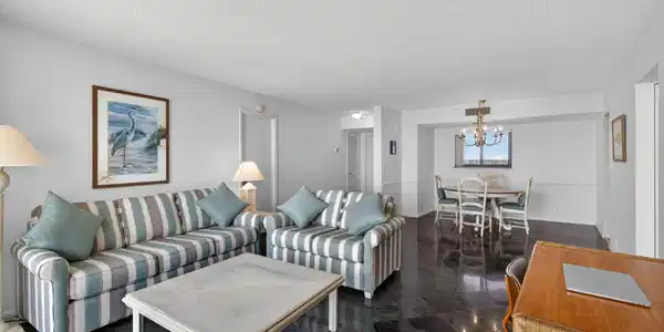 Image 4: Living / Dining Room