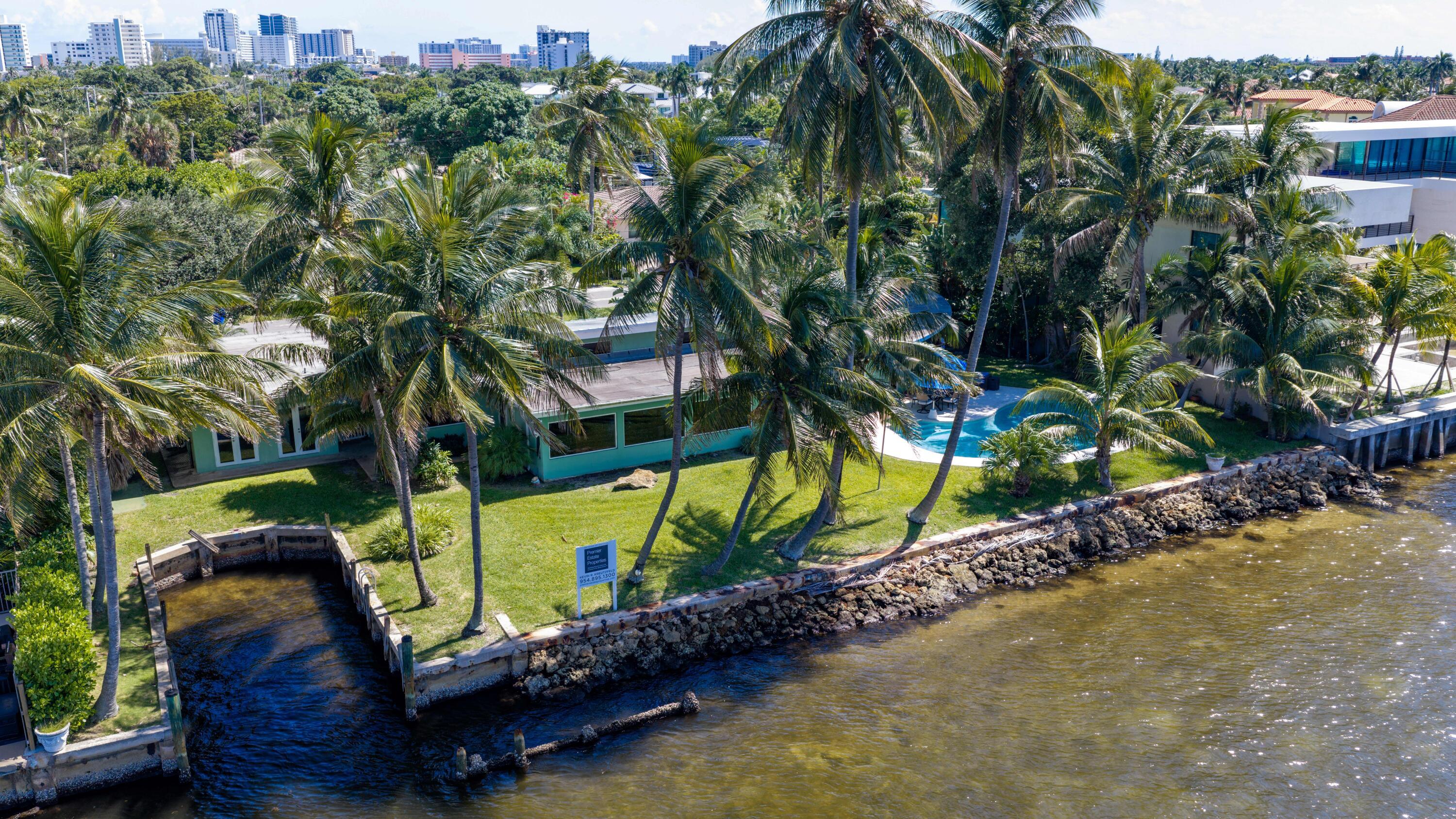Image 3: 2605 N Riverside Dr Aerial2