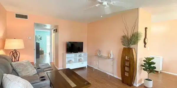 28 PINE ARBOR