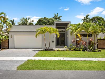 738 NE 17th Ter