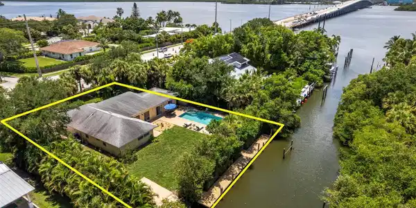 527 E Causeway Boulevard