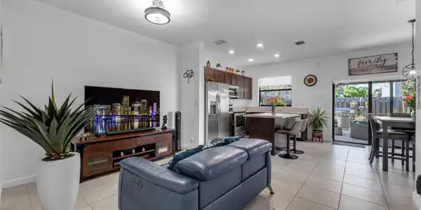 Image 2: 5-web-or-mls-11821SW245th-5