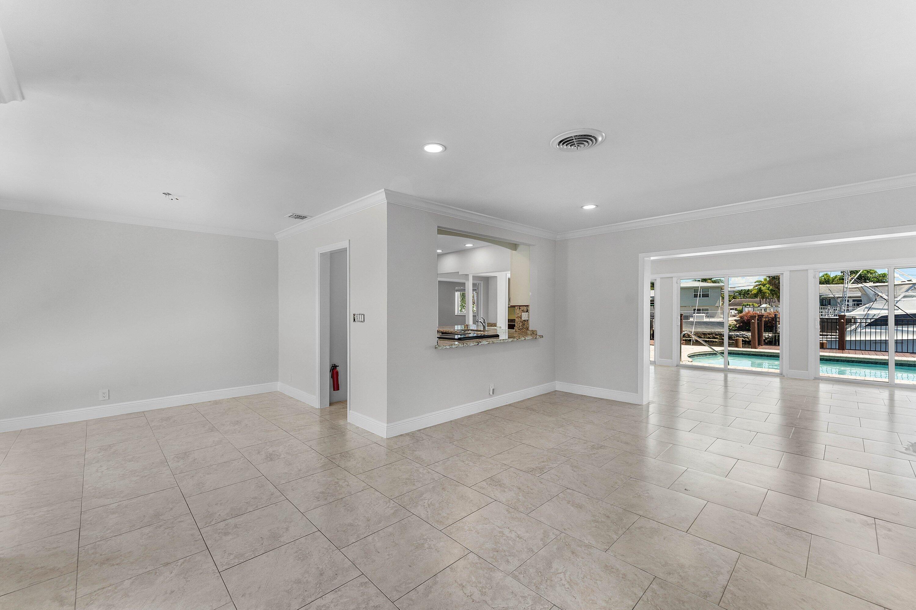 Image 4: 006-1525Southeast6thStreet-DeerfieldBeac