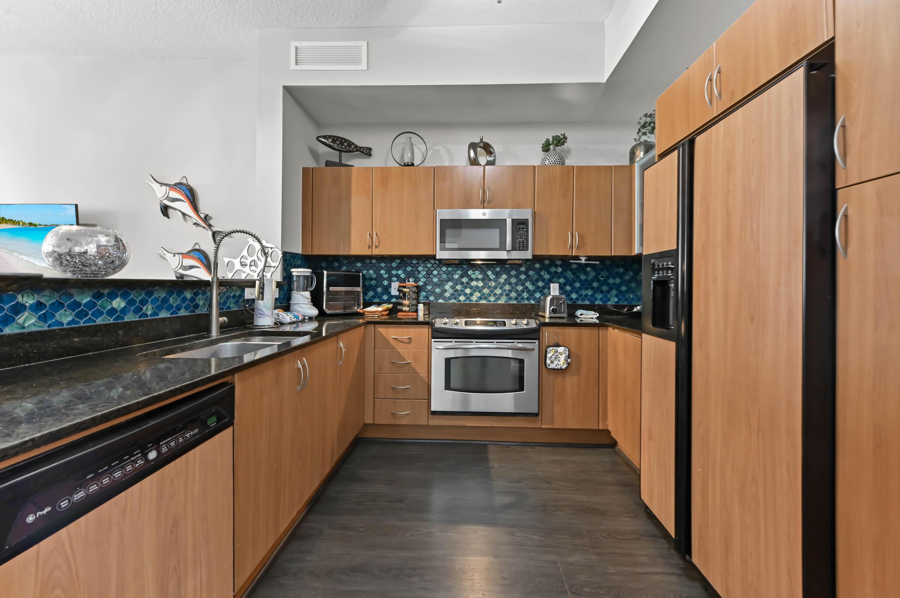 Image 2: 03 kitchen 02