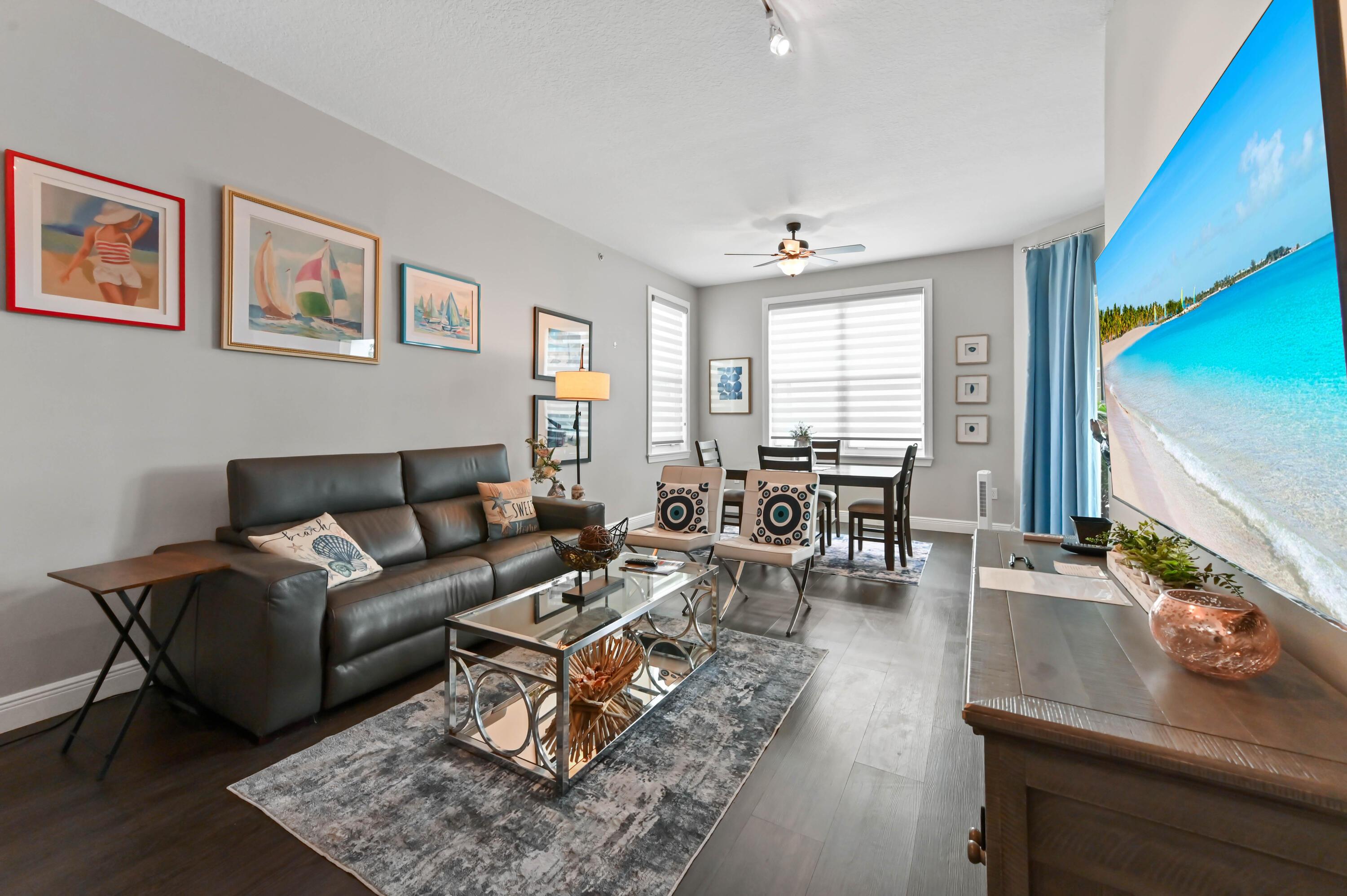 Image 4: 06 living room 02