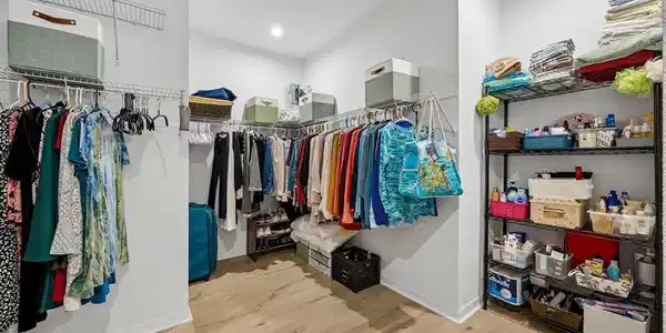 Image 3: 3