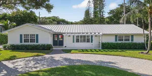 700 Lakeside Circle